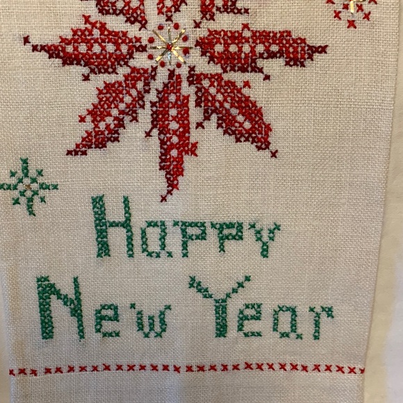 Linen Hand Embroidered Poinsettia Christmas and New Year Hand Towels - Unused - Picture 5 of 10